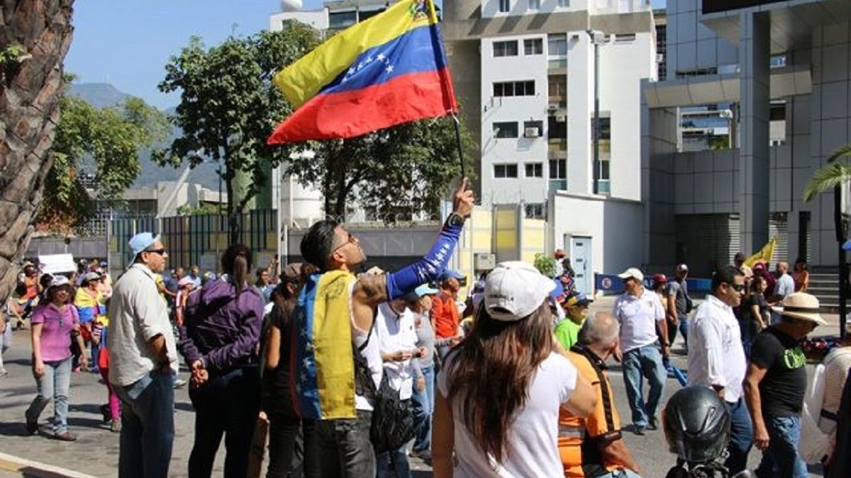 У Венесуелі відкрили вогонь з вертольота по протестувальниках, – ЗМІ (відео)