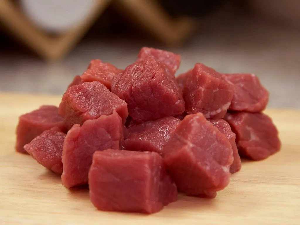 Свіже м'ясо корисніше та дешевше за ковбасу 