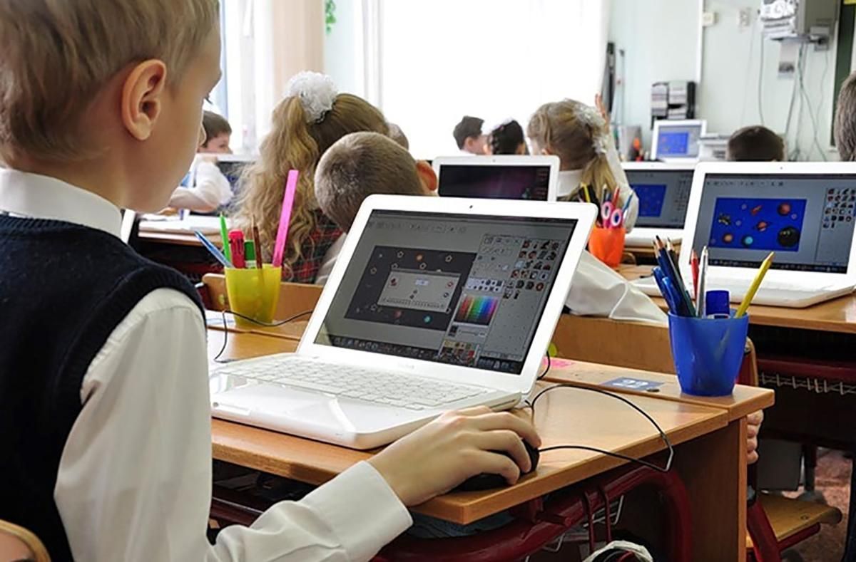 Мільярд гривень уряд виділив на інтернет та комп'ютери для українських шкіл