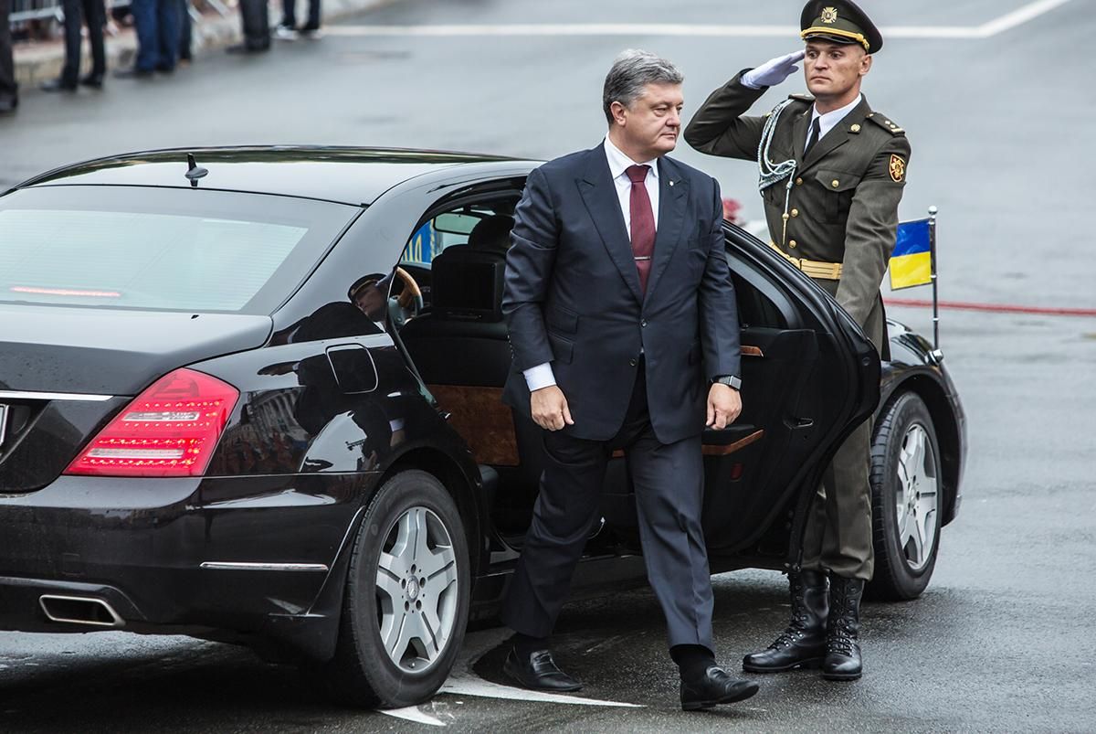 Порошенко готов оплатить половину за дебаты на "Олимпийском" и провести их в два раунда Порошенко готов оплатить половину за дебаты на "Олимпийском" и провести их в два раунда