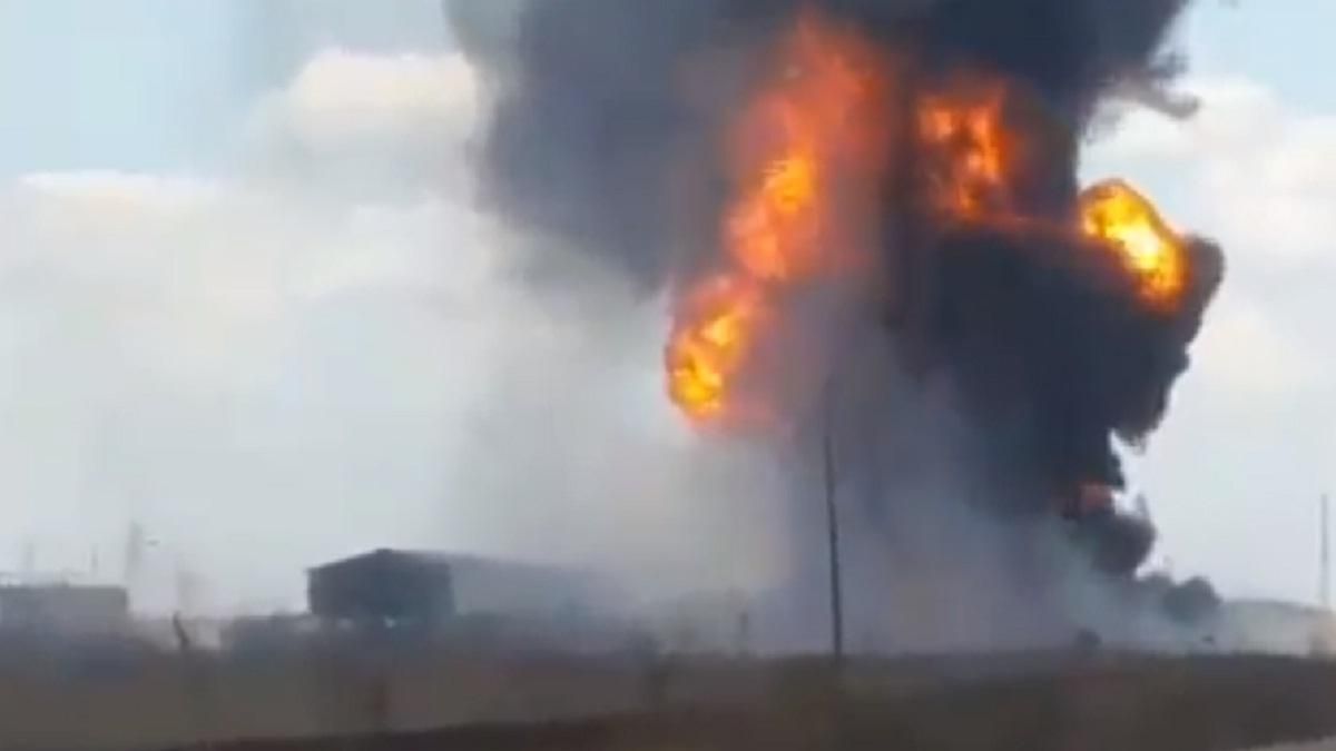 У Венесуелі вибухнув нафтопровід (відео) У Венесуелі вибухнув нафтопровід (відео)