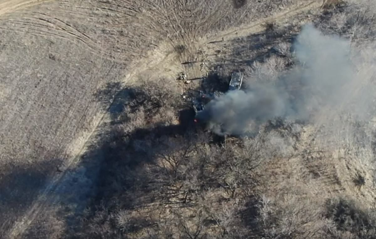 Українські бійці нищівним ударом ліквідували окупантів та їхню техніку: з’явилося відео Українські бійці нищівним ударом ліквідували окупантів та їхню техніку: з’явилося відео