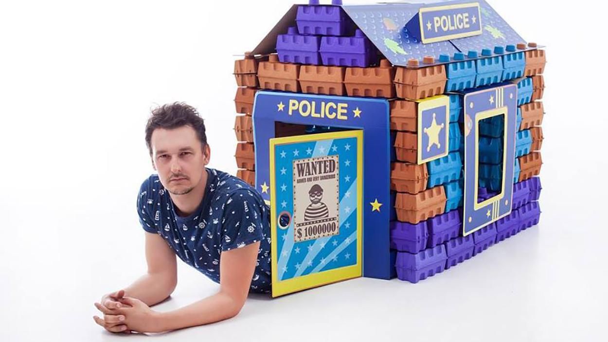 Українець, який "кинув" журналістику та створює унікальні іграшки: яскраві фото Українець, який "кинув" журналістику та створює унікальні іграшки: яскраві фото