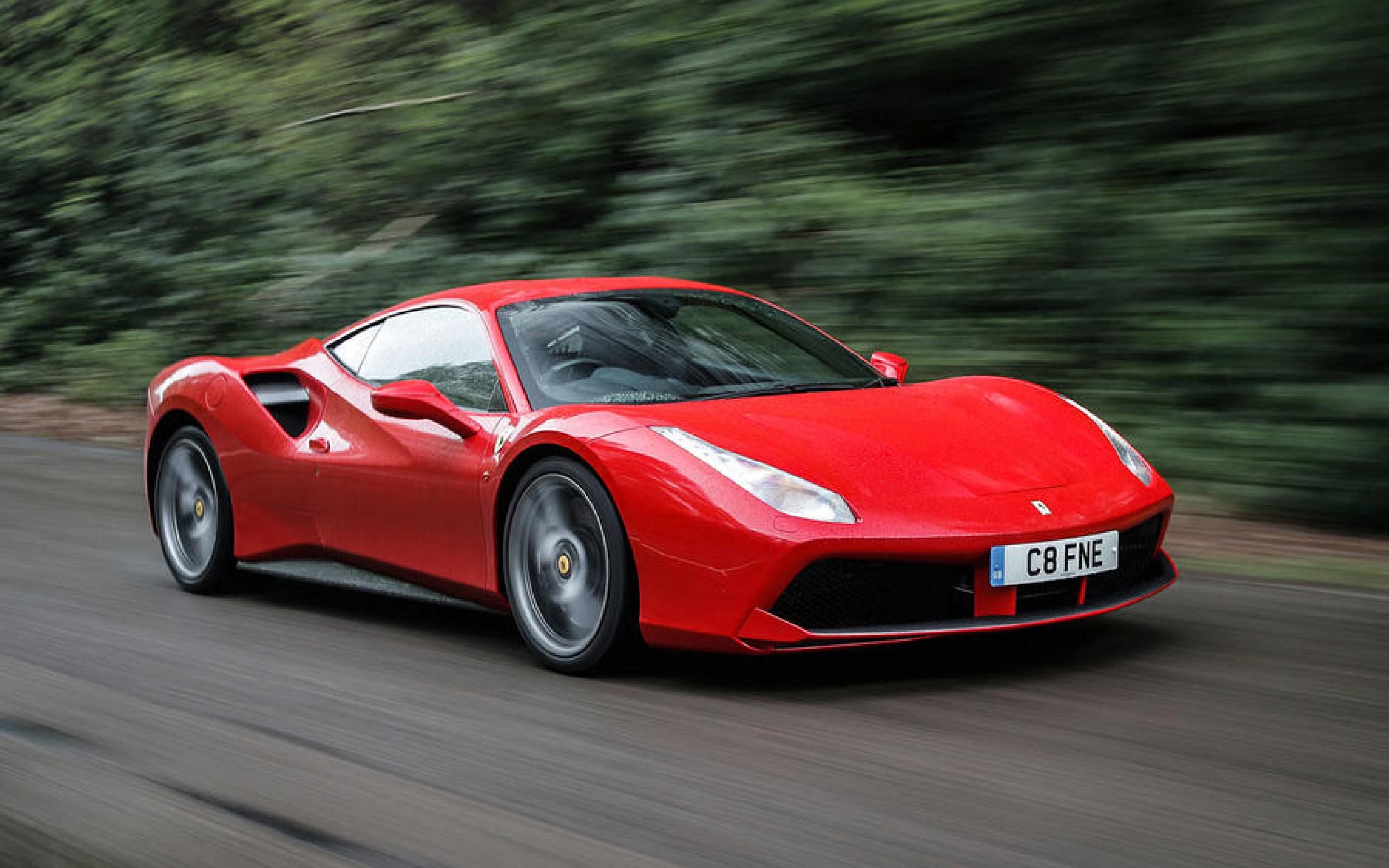 Ferrari відкликає 2 тисячі суперкарів через загрозу їх самозагоряння