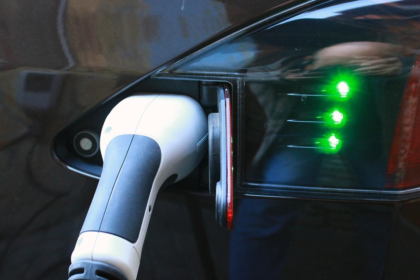 Новые парковки с зарядками для электрокаров: что предусматривает закон