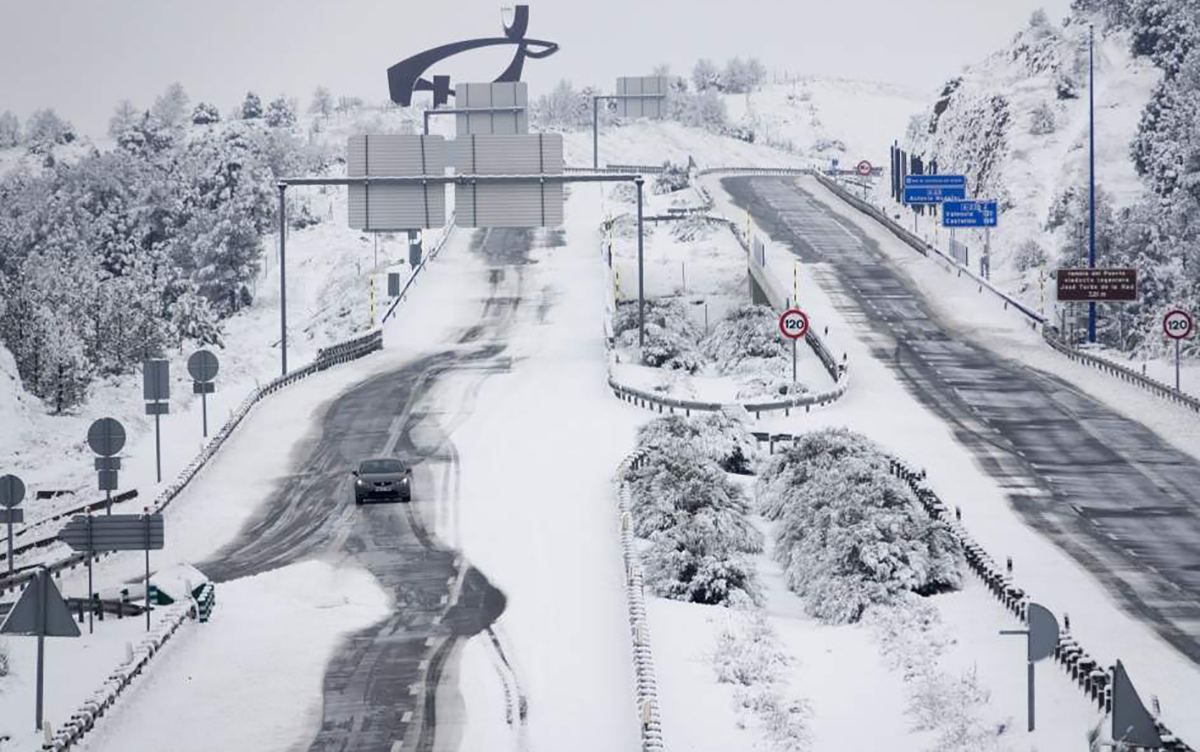 В Испании в начале апреля неожиданно выпал снег: фото, видео В Испании в начале апреля неожиданно выпал снег: фото, видео