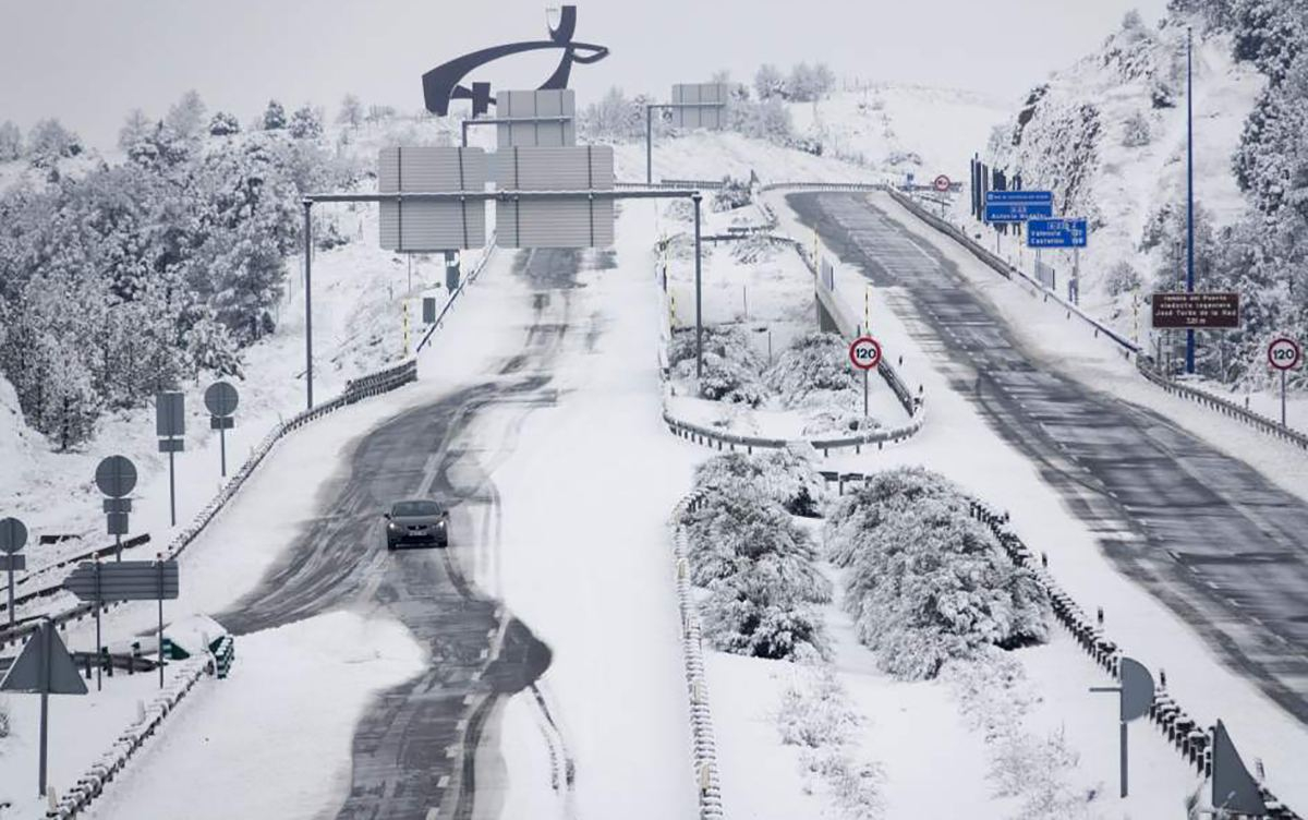 В Испании в начале апреля неожиданно выпал снег: фото, видео