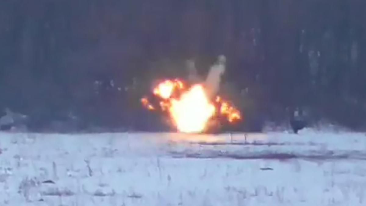 Украинские бойцы точным ударом уничтожили позицию боевиков: яркое видео Украинские бойцы точным ударом уничтожили позицию боевиков: яркое видео