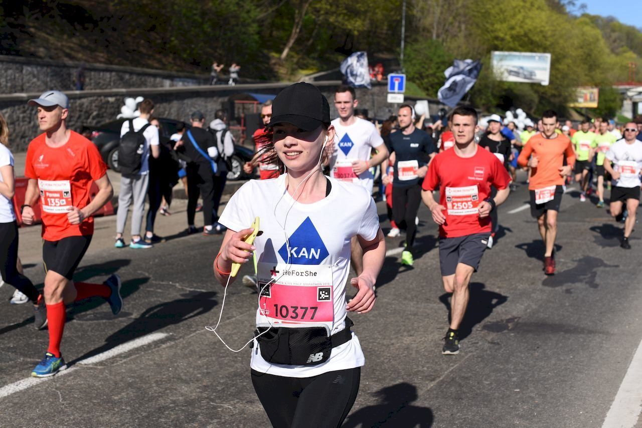 Как в Киеве бежали марафон взрослые и дети Как в Киеве бежали марафон взрослые и дети