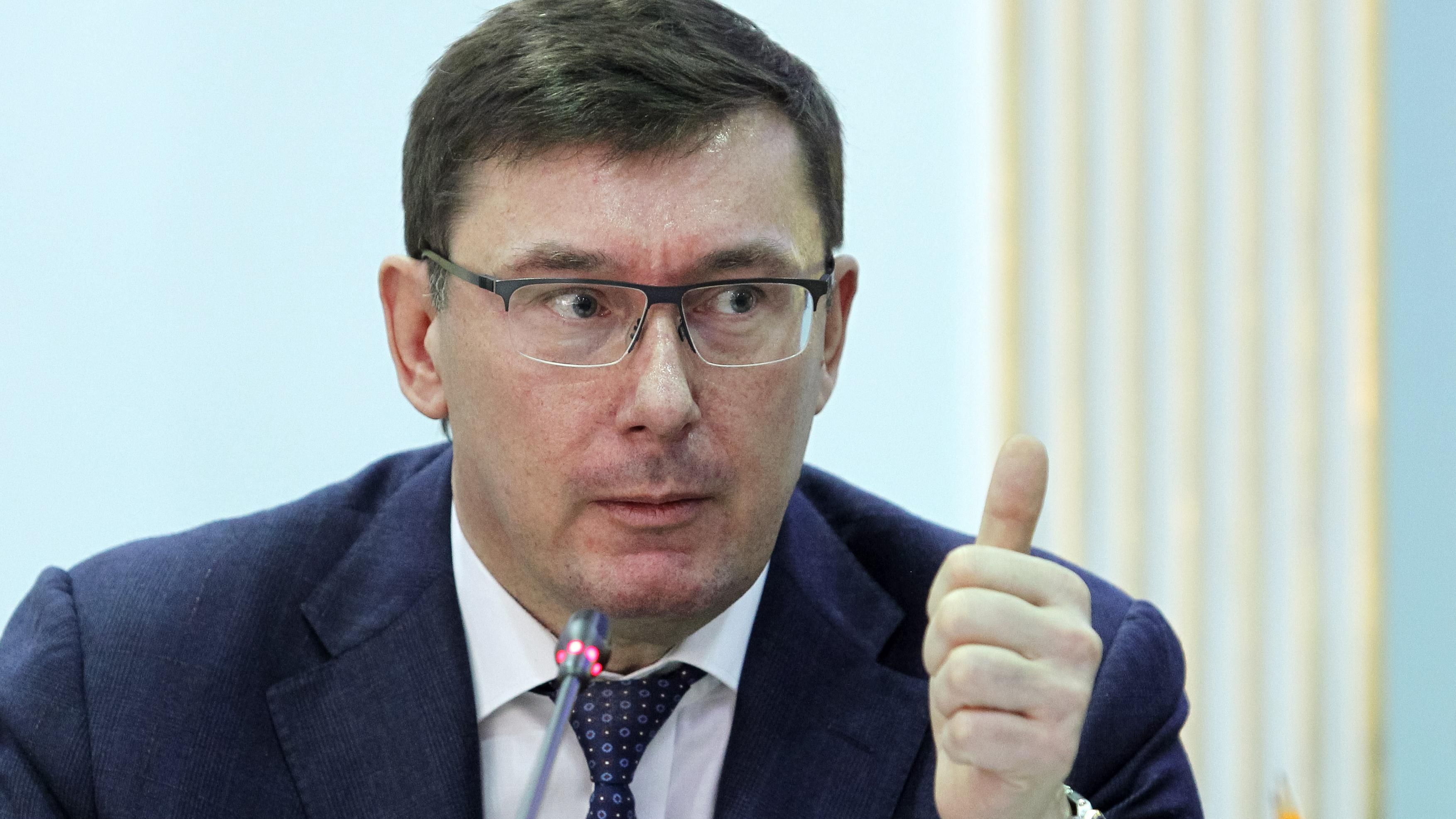 Луценко хочет, чтобы Зеленский и Порошенко провели дебаты в интересном месте