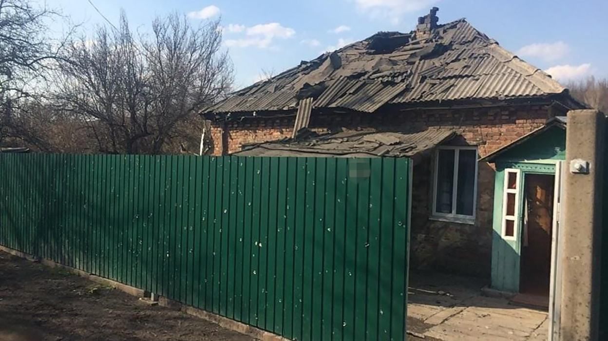 Боевики на Донбассе снова обстреляли поселок: появились фото