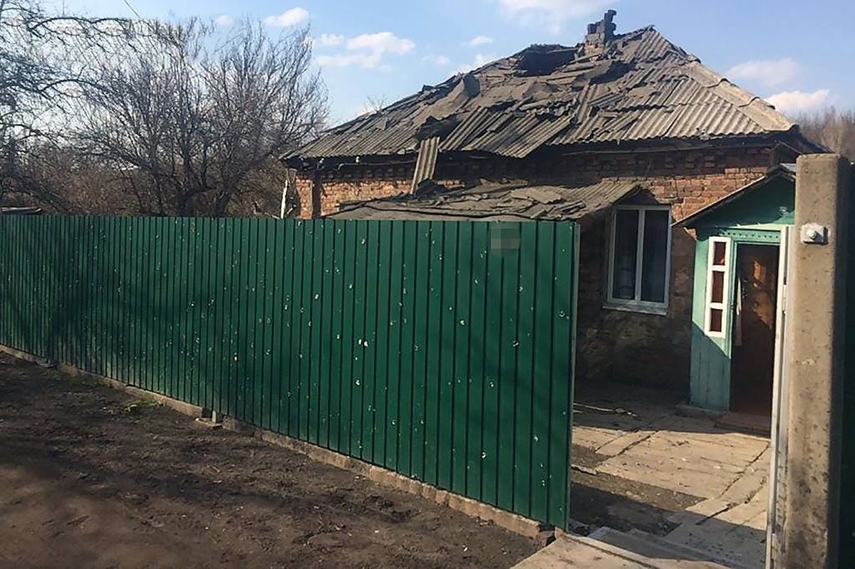 Бойовики знову обстріляли мирних мешканців: постраждало селища Золоте Бойовики знову обстріляли мирних мешканців: постраждало селища Золоте