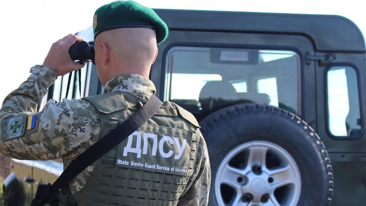 В Одесской областе трое мужчин пытались незаконно пересечь границу на автомобиле