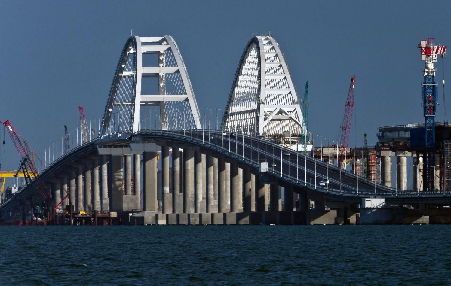 Сумні наслідки будівництва Кримського мосту показали на фото
