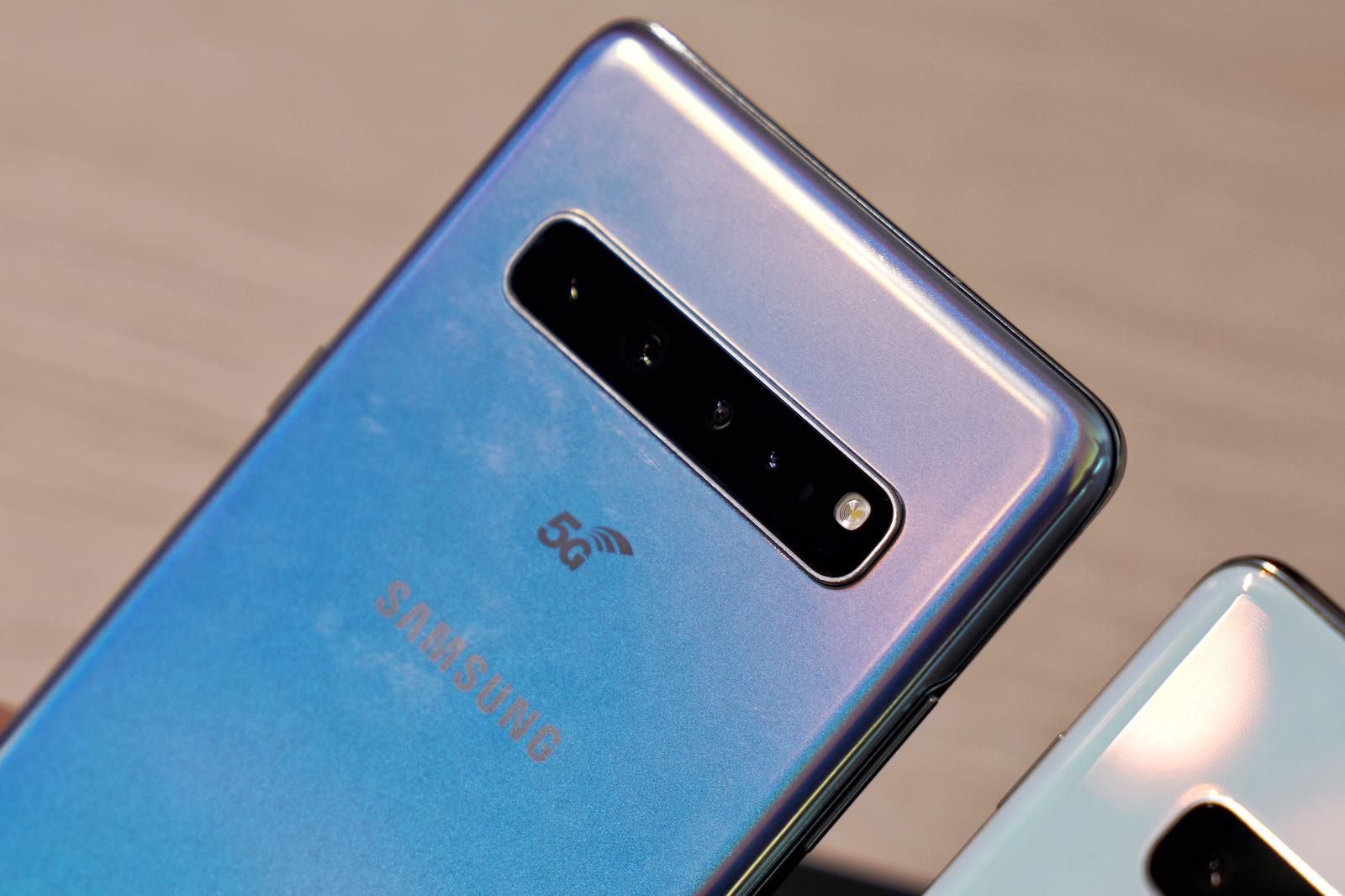 Як виглядає зсередини смартфон Samsung Galaxy S10 5G: відео 