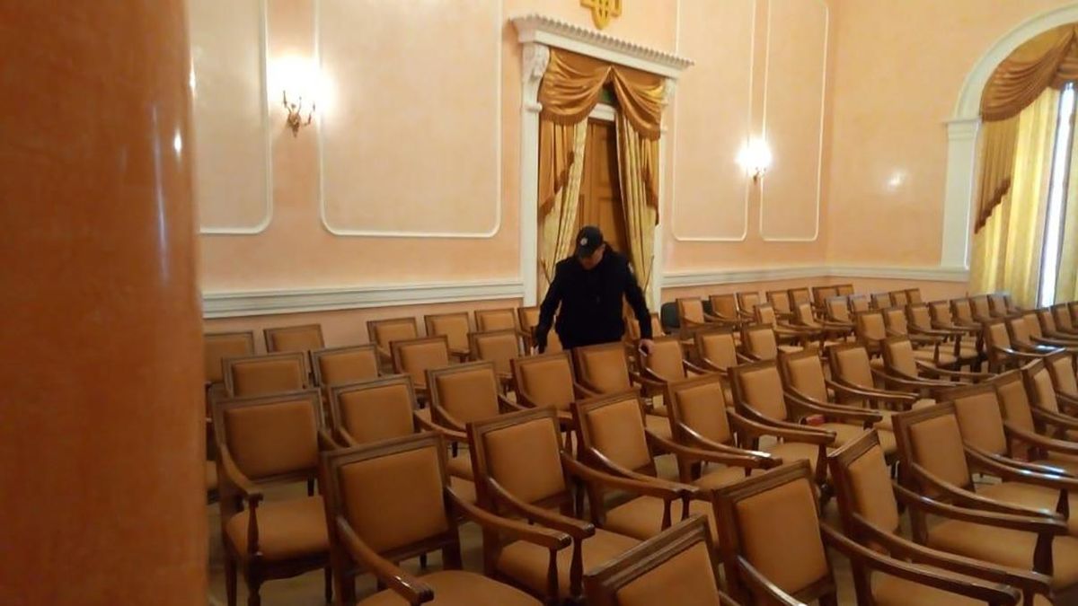 Мерію Одеси та один із вишів міста "замінували": відбулася евакуація установ Мерію Одеси та один із вишів міста "замінували": відбулася евакуація установ