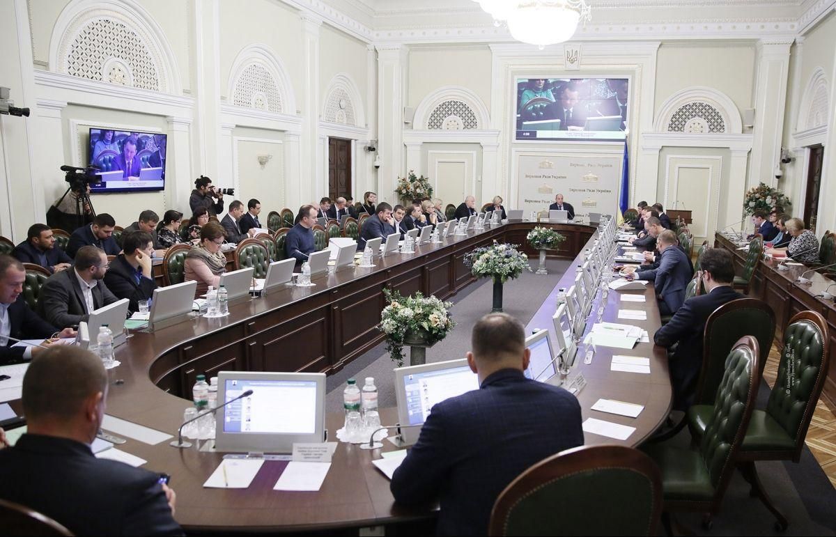 Украинские депутаты поссорились из-за выборов на согласительном совете Украинские депутаты поссорились из-за выборов на согласительном совете