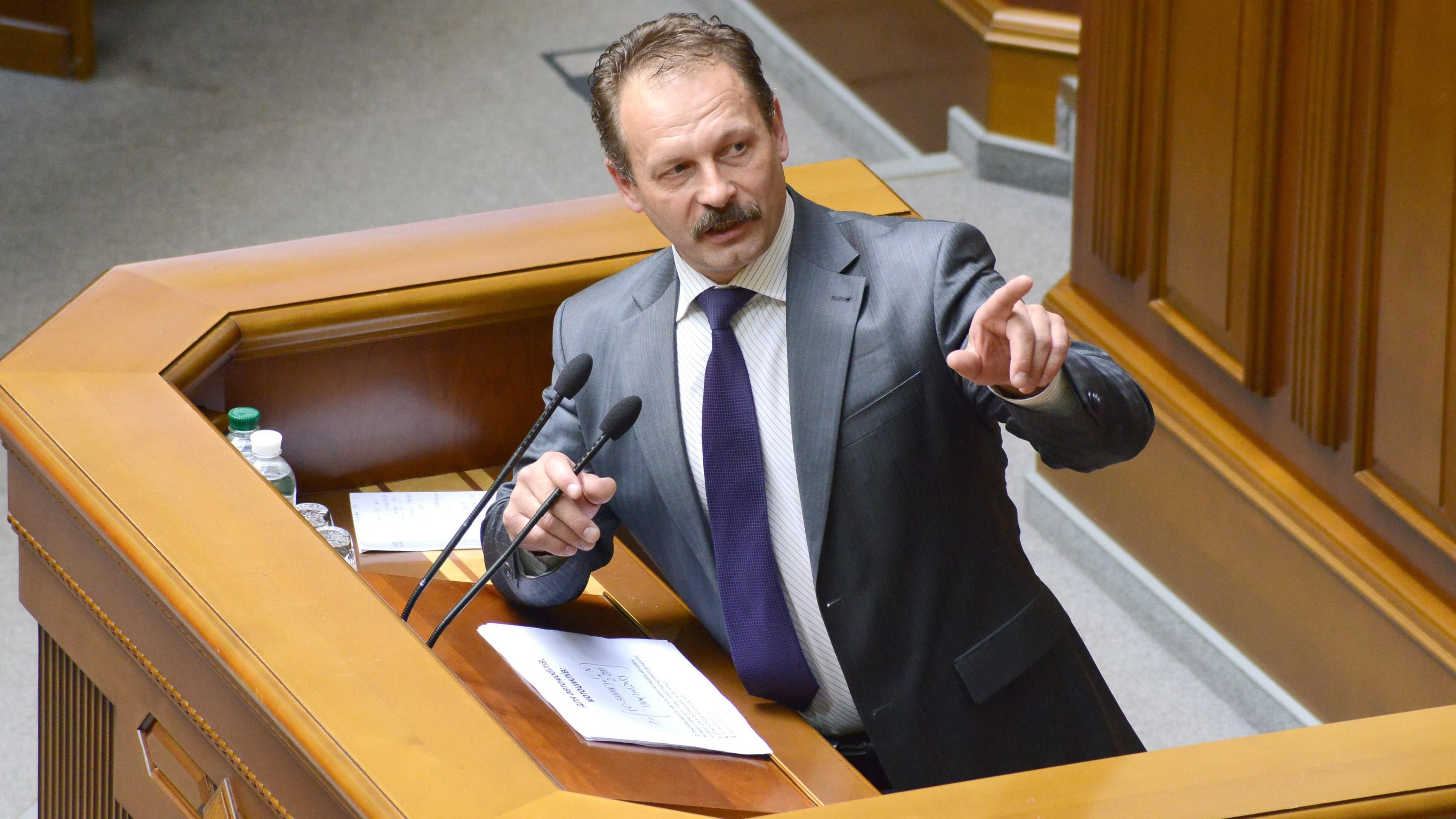 Чому Барна накинувся з кулаками на представника команди Зеленського: пояснення нардепа Чому Барна накинувся з кулаками на представника команди Зеленського: пояснення нардепа