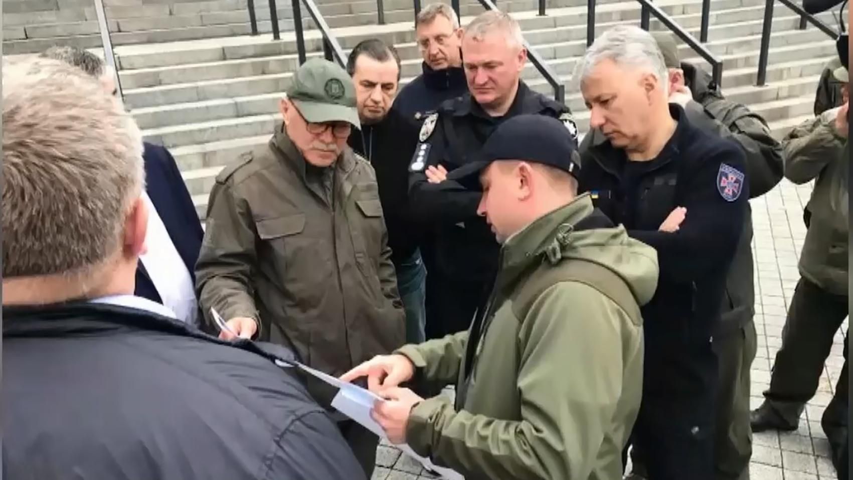 Заместитель Авакова прибыл на "Олимпийский": известна причина Заместитель Авакова прибыл на "Олимпийский": известна причина