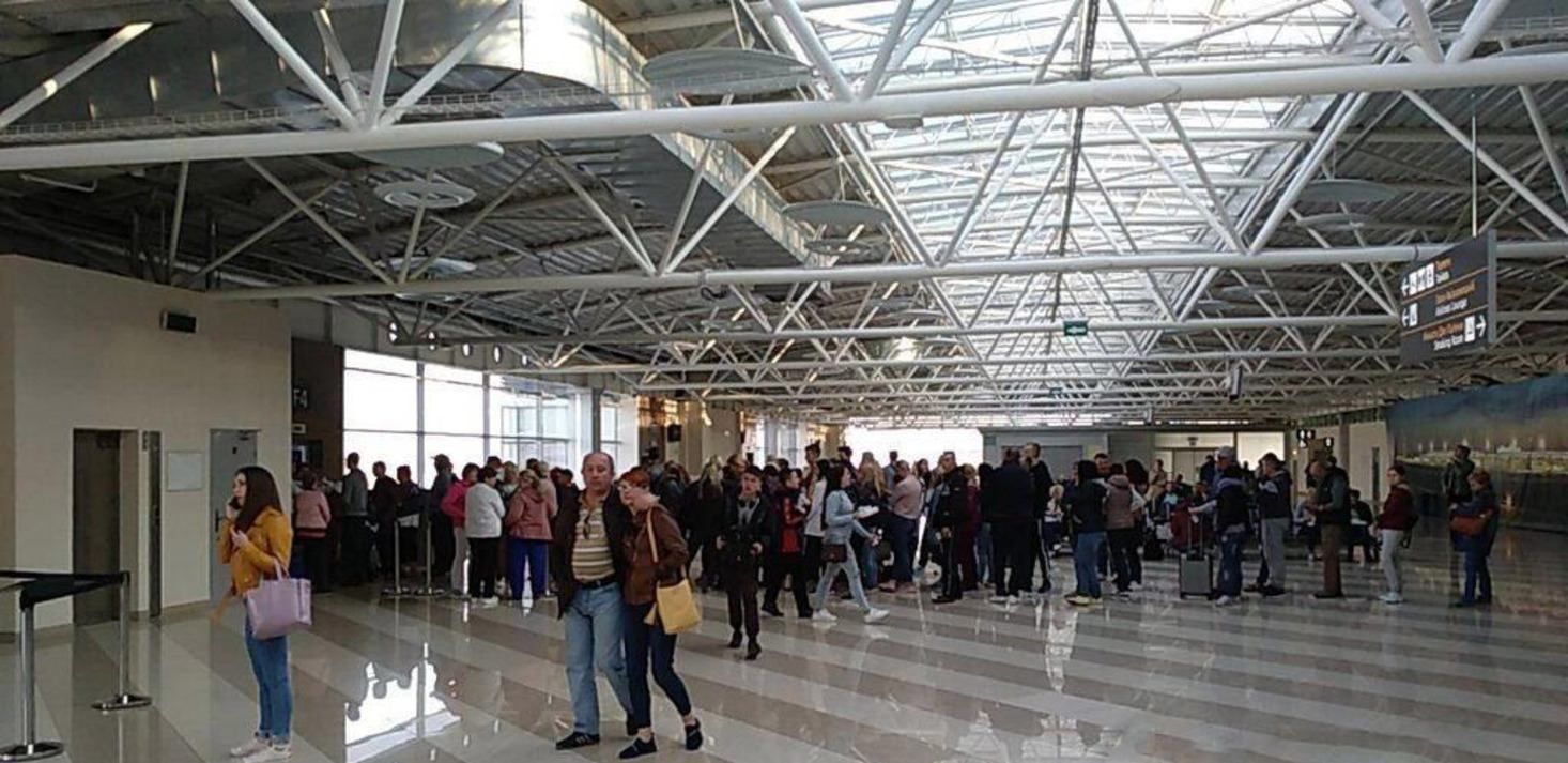 Новий скандал з Join UP: українські туристи на ніч застрягли в аеропорту Новий скандал з Join UP: українські туристи на ніч застрягли в аеропорту
