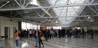 Новый скандал с Join UP: украинские туристы на ночь застряли в аэропорту