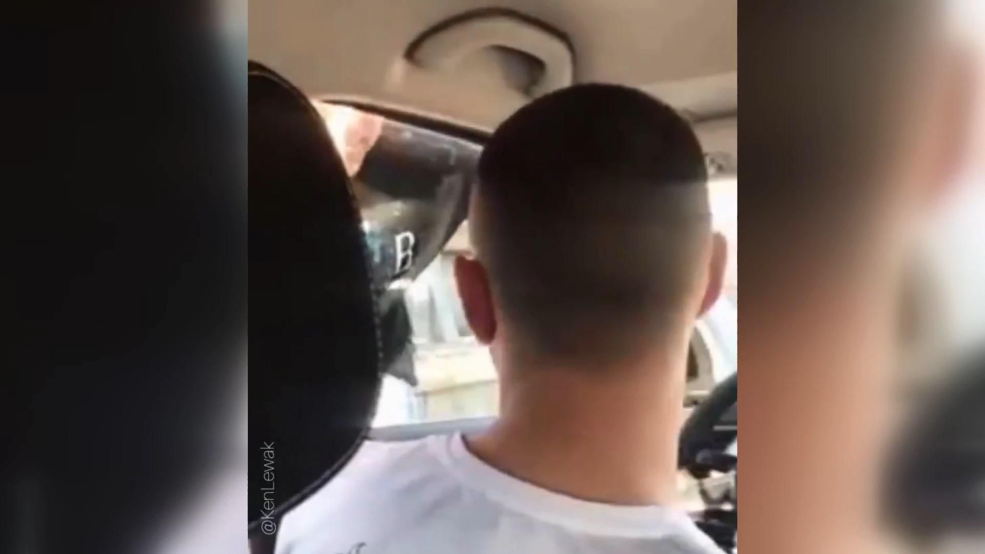 Поляк принизив та плюнув в обличчя українцеві: відео Поляк принизив та плюнув в обличчя українцеві: відео