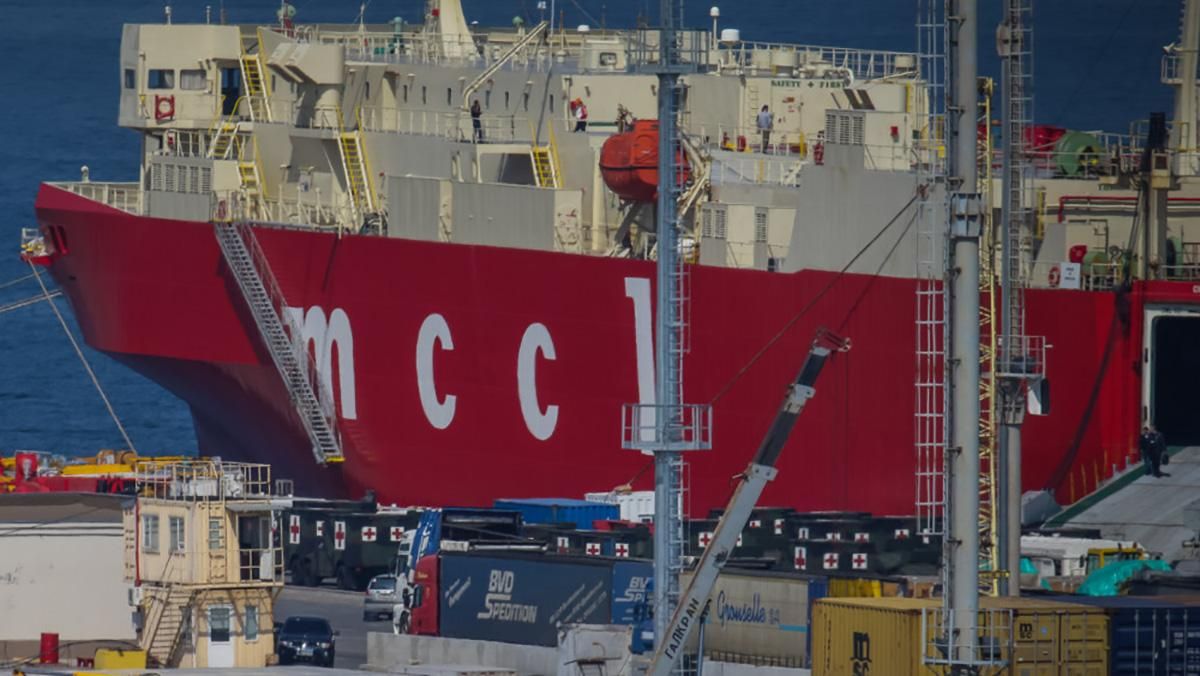 В Украину доставили партию американских внедорожников для ВСУ: фото В Украину доставили партию американских внедорожников для ВСУ: фото