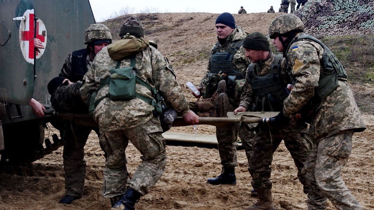Окупанти поранили двох українських військових на Донбасі