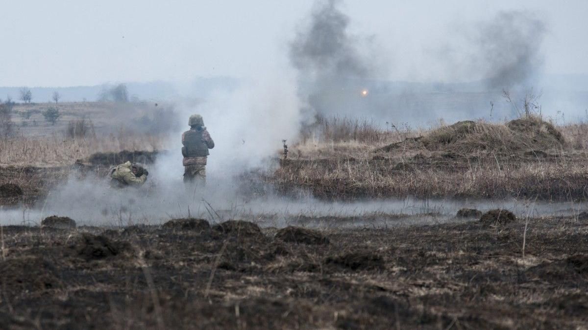 Бойовики сильно вдарили по українських захисниках на Донбасі: де відбувся найзапекліший бій Бойовики сильно вдарили по українських захисниках на Донбасі: де відбувся найзапекліший бій