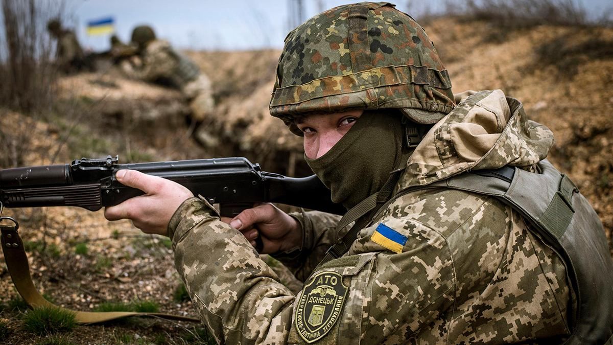 Гаряча доба на Донбасі: загинув український військовий, знищено 9 окупантів