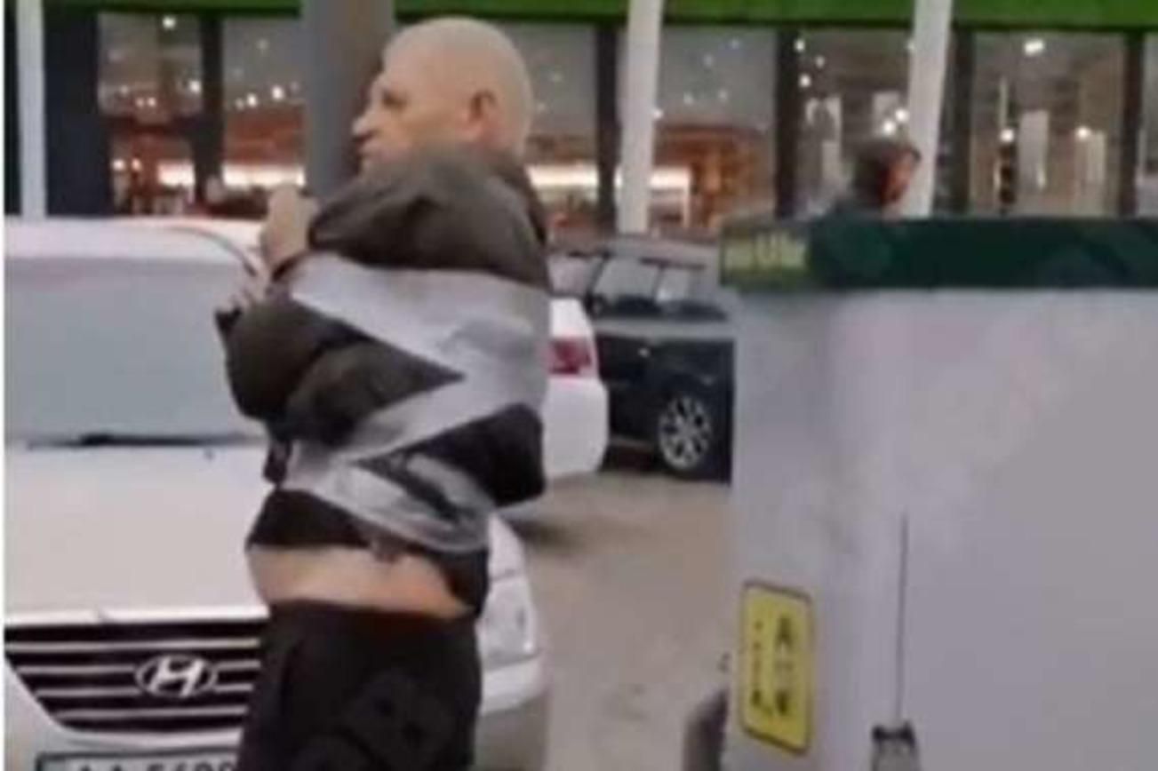 В Киеве пьяного виновника ДТП привязали к столбу: видео В Киеве пьяного виновника ДТП привязали к столбу: видео