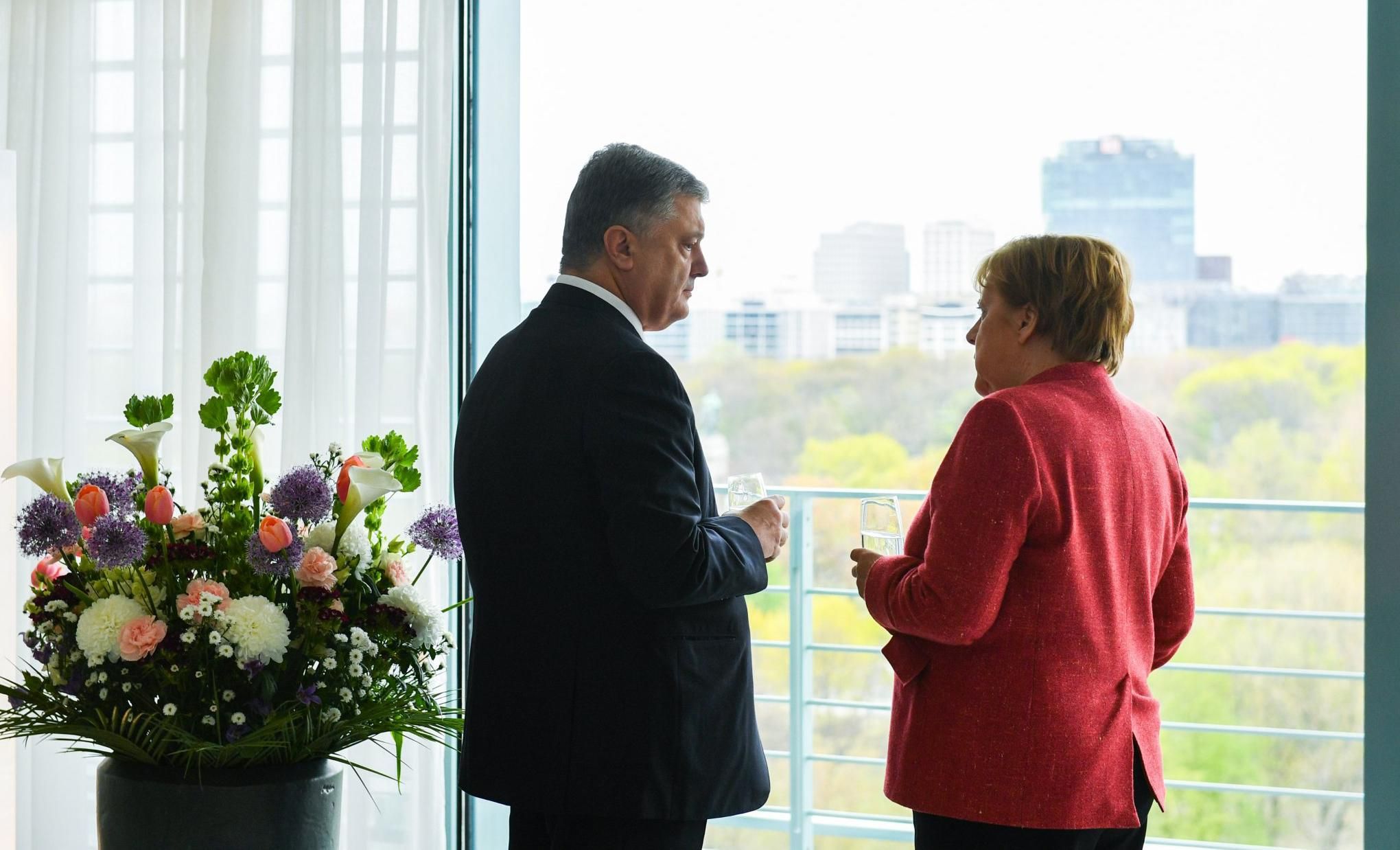 Меркель сказала Путіну, що "Північний потік-2" не дорівнює "Кінець транзиту через Україну"