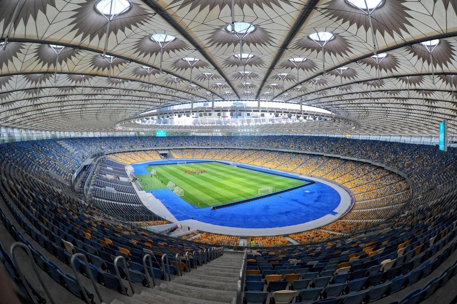 На дебаты Порошенко на НСК "Олимпийский" будут пускать всех желающих На дебаты Порошенко на НСК "Олимпийский" будут пускать всех желающих