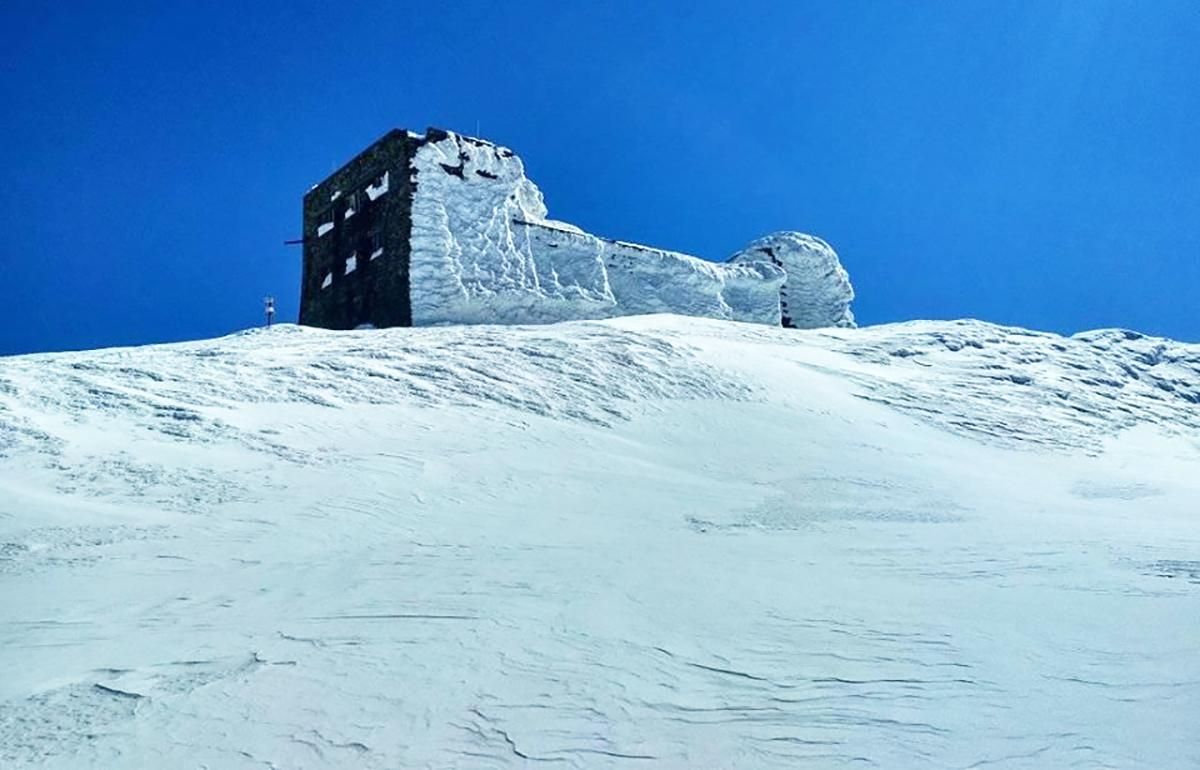 Карпати замело снігом у середині квітня Карпати замело снігом у середині квітня