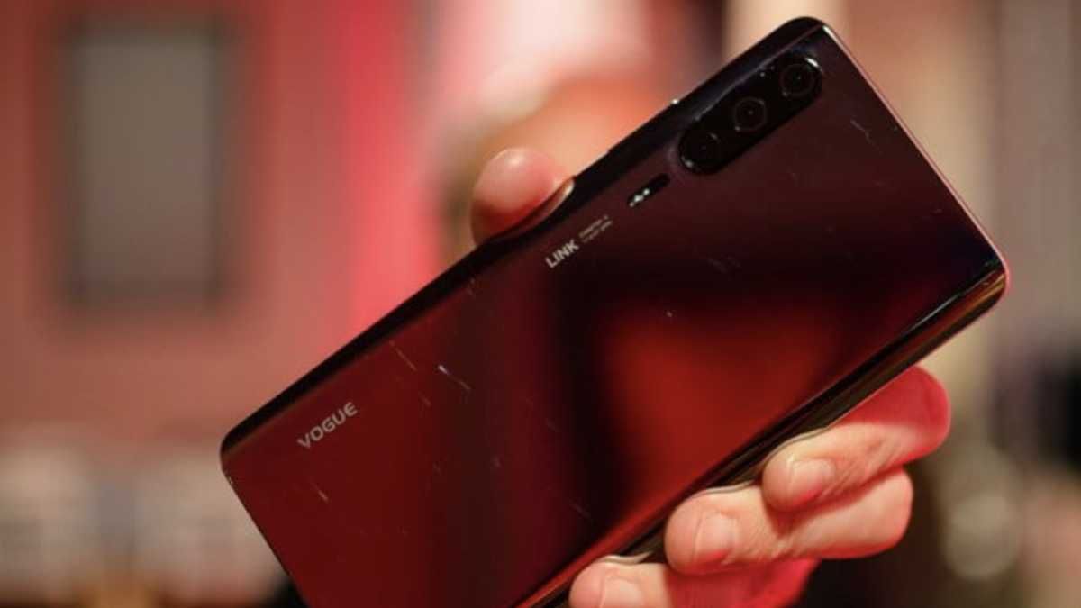Смартфон Huawei P30 Pro украинцы раскупают очень активно Смартфон Huawei P30 Pro украинцы раскупают очень активно