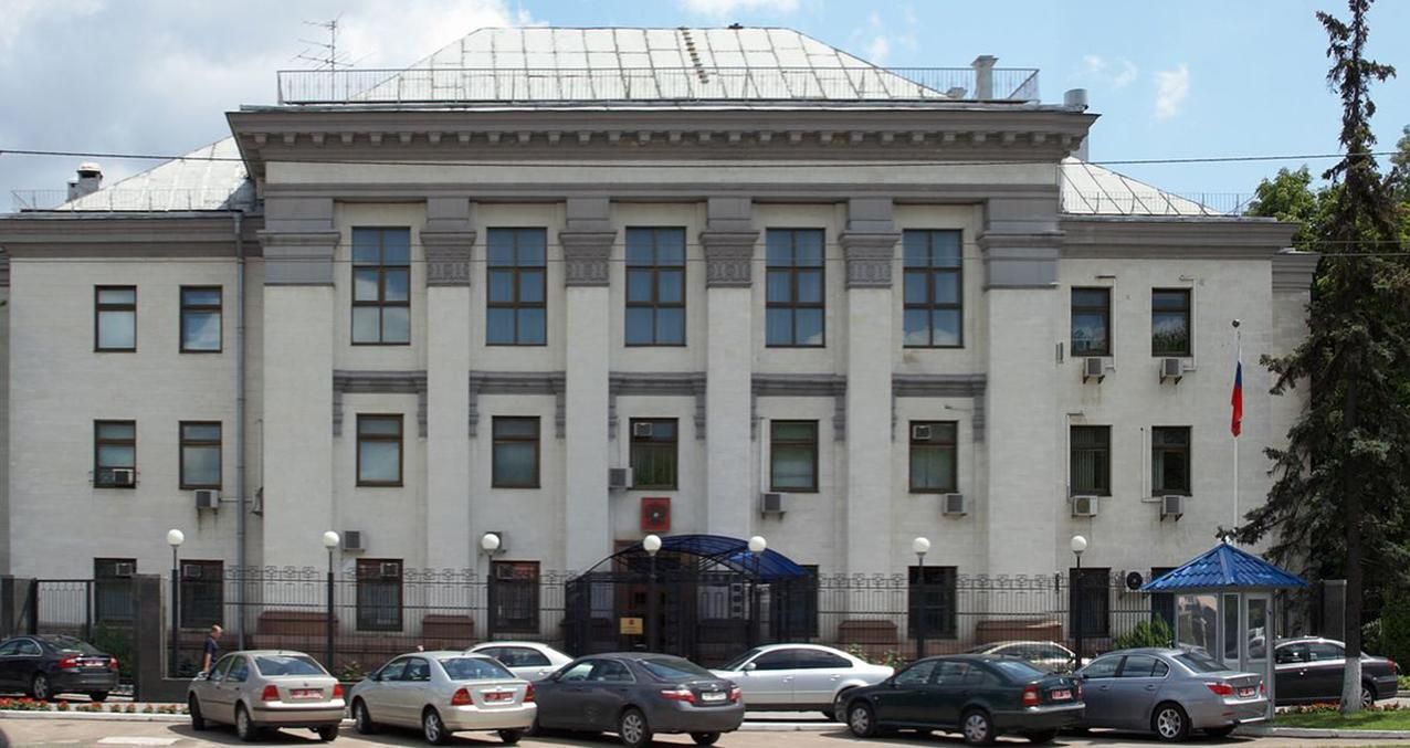 Під російським посольством у Києві прогримів вибух: деталі