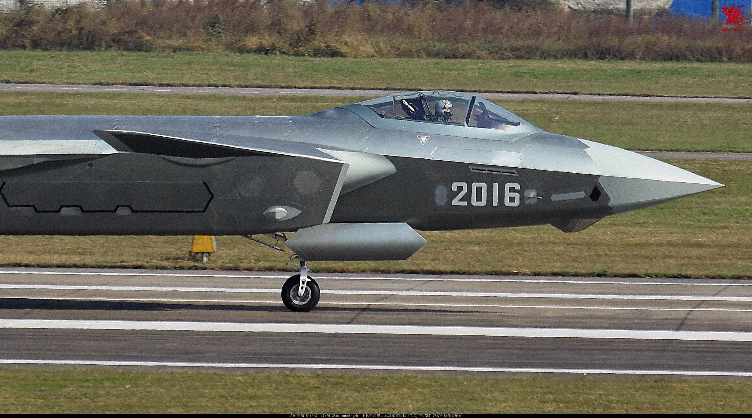 Винищувач Chengdu J-20