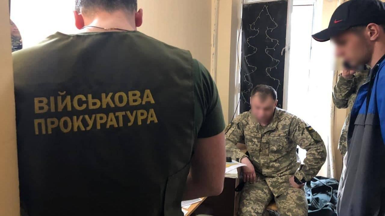 На фронті на гарячому погорів комбат, який систематично тягнув гроші з військових