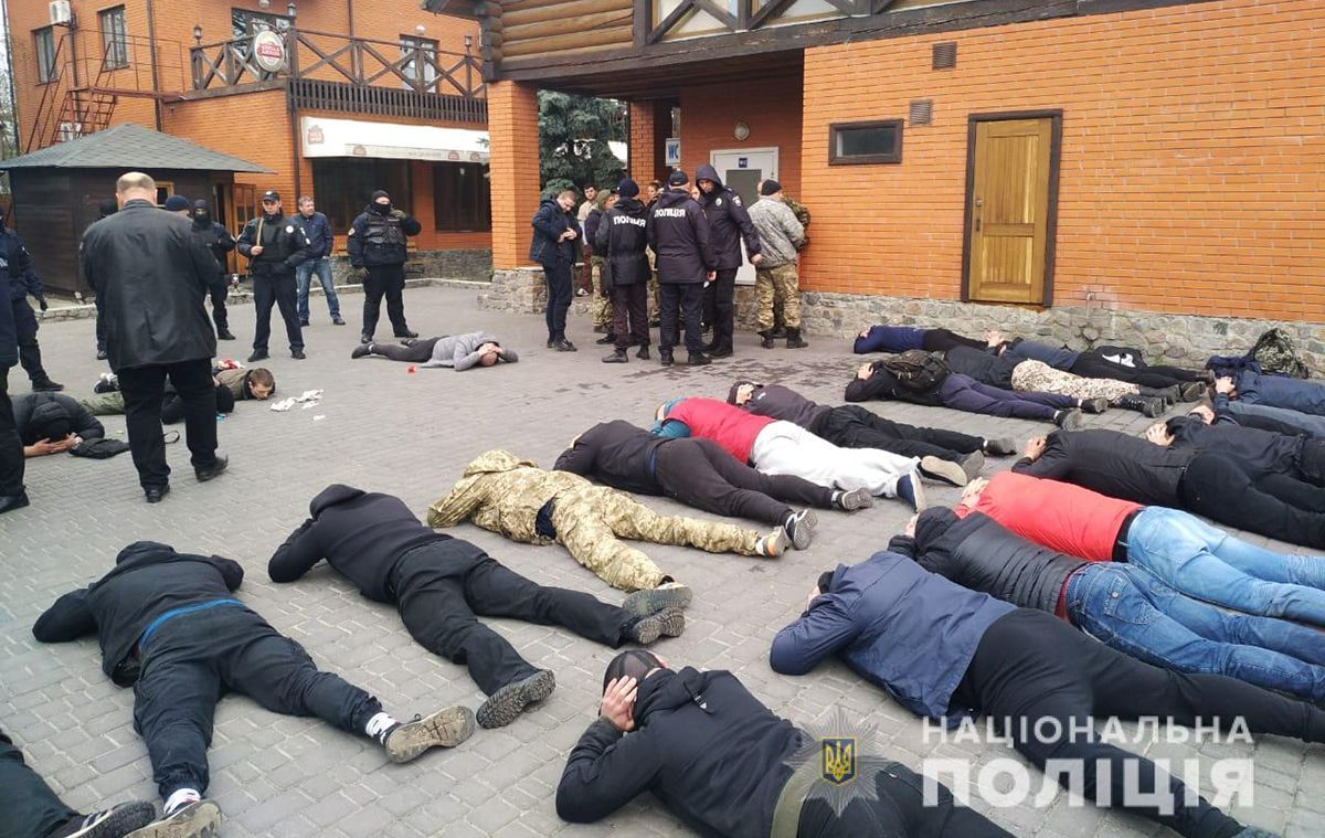Рейдеры в балаклавах пытаются захватить предприятие на Киевщине: фото