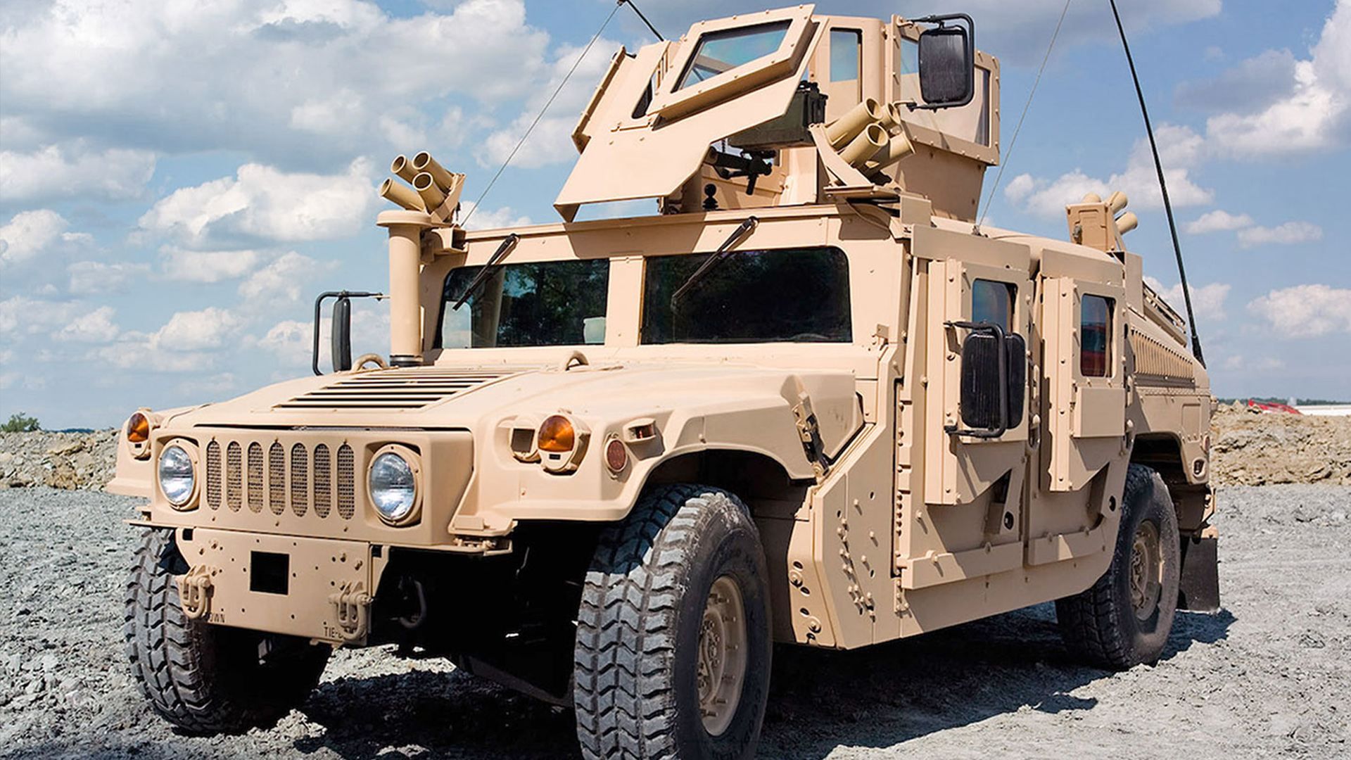 В Одессу привезли 35 военных джипов Hummer для ВСУ