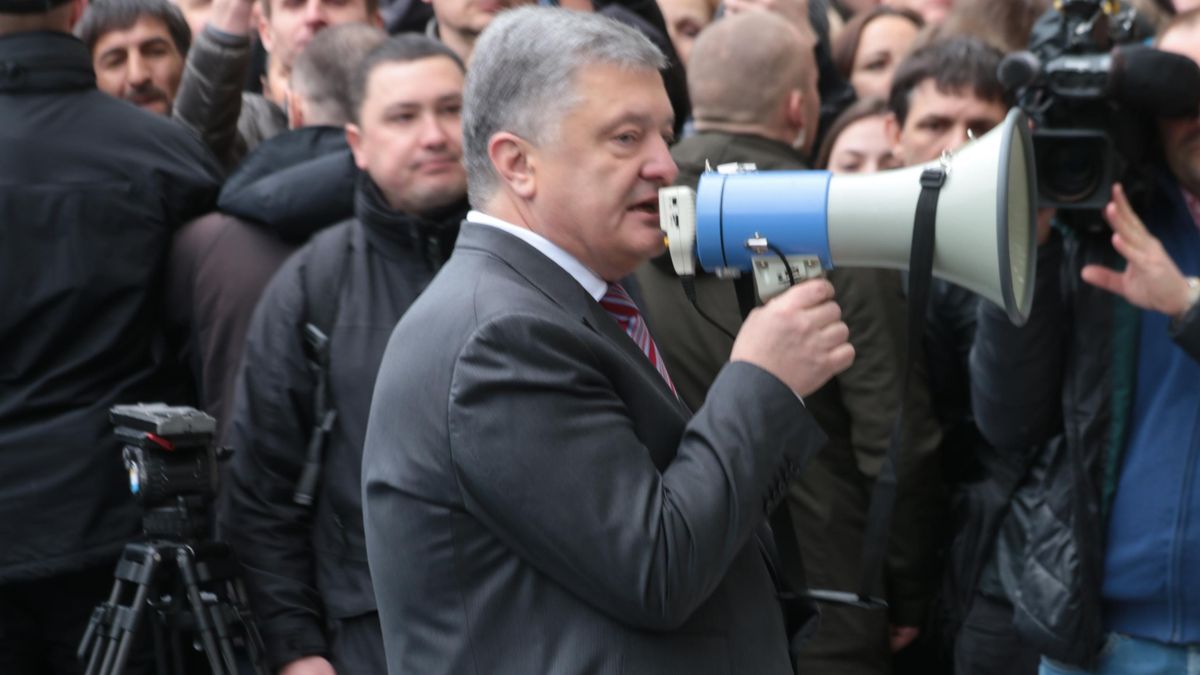 Ролики с Зеленским, кокаином и грузовиком да борды с Путиным: Порошенко очертил свою позицию Ролики с Зеленским, кокаином и грузовиком да борды с Путиным: Порошенко очертил свою позицию