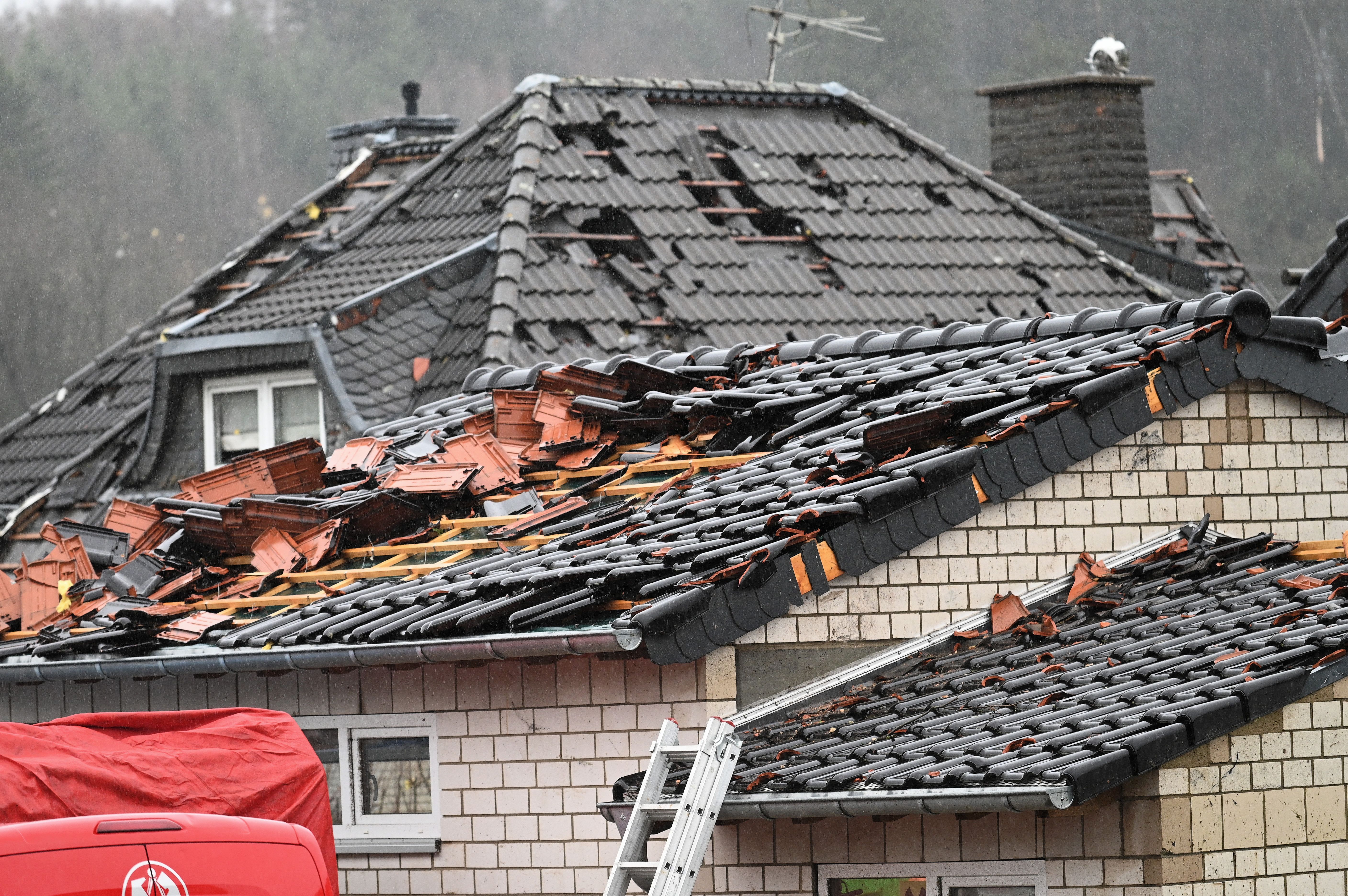 Потужний снігопад та торнадо у США, є жертви: шокуючі фото та відео Потужний снігопад та торнадо у США, є жертви: шокуючі фото та відео