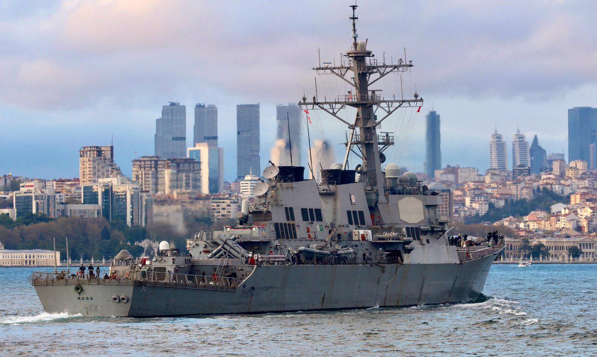 В Черное море зашел ракетный эсминец США, Россия начала слежение: фото