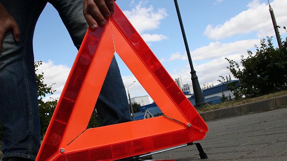 Под Киевом перевернулось авто – у водителя не было прав, погибла девушка: фото Под Киевом перевернулось авто – у водителя не было прав, погибла девушка: фото