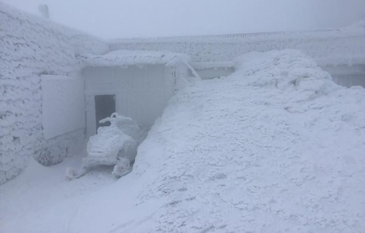 В Карпатах в середине апреля выпало 1,3 метра снега: невероятные фото, видео В Карпатах в середине апреля выпало 1,3 метра снега: невероятные фото, видео