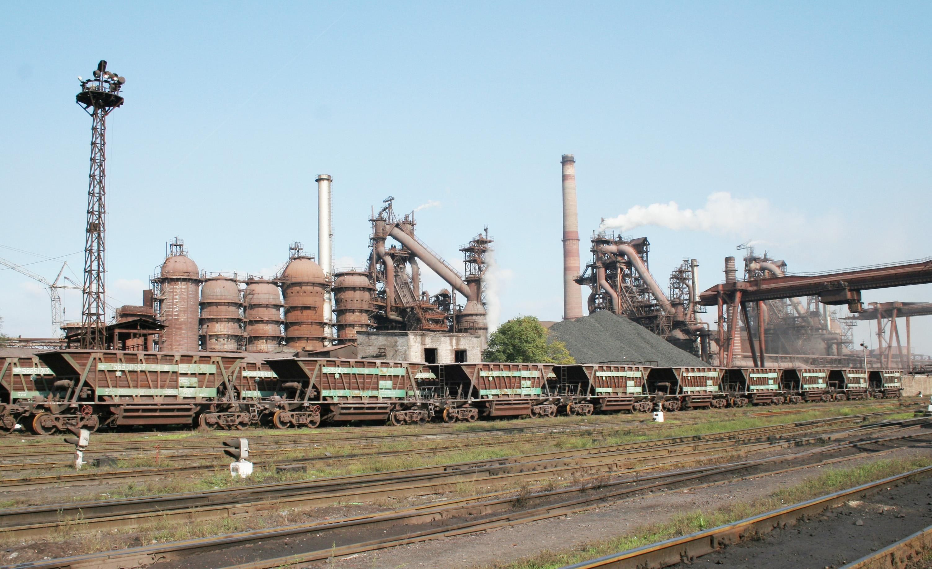 Днепровский металлургический завод остановился из-за преступных схем