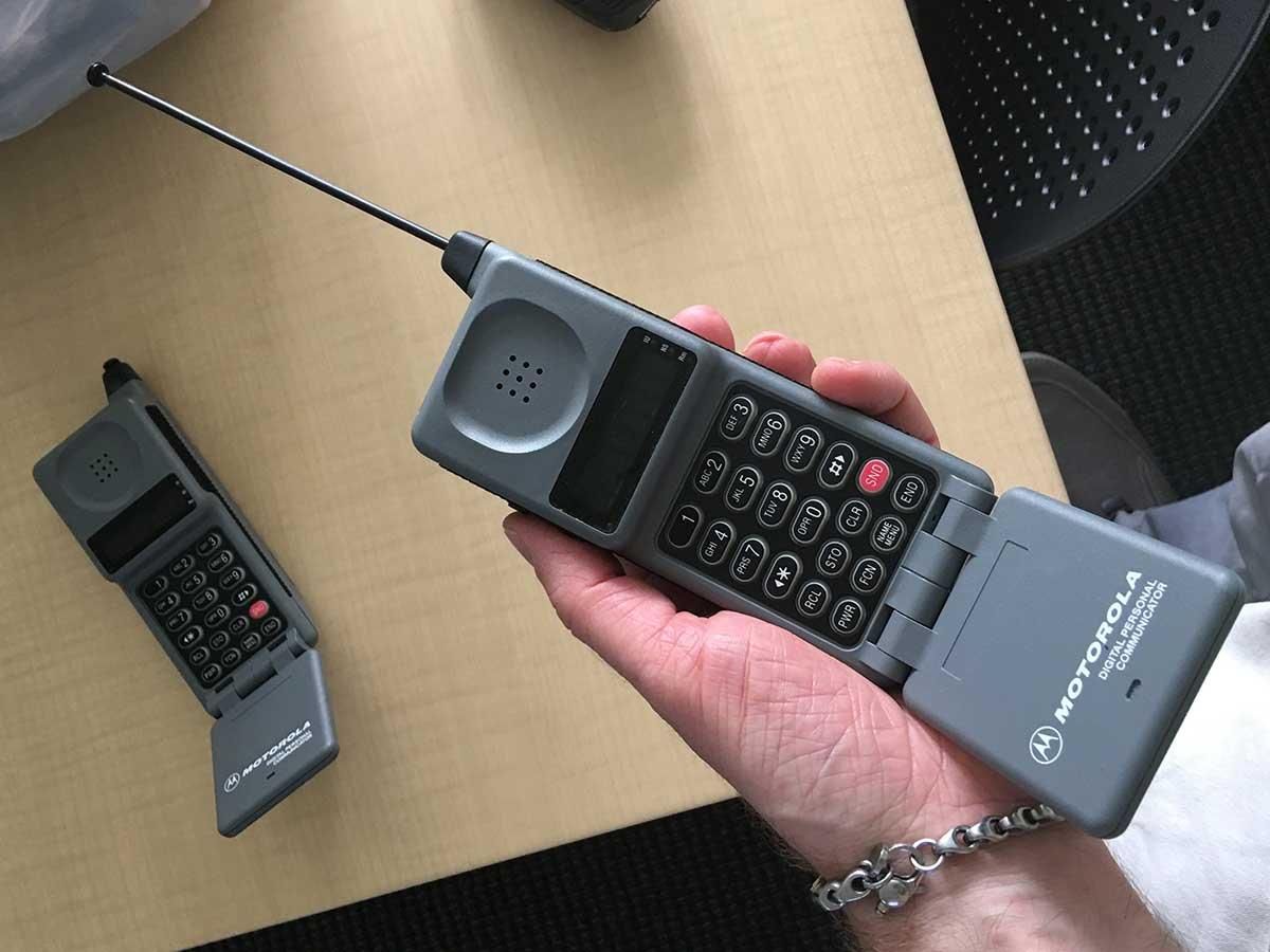 Мобильные пионеры: первый звонок, историческая SMS и самый влиятельный телефон бизнес-класса Мобильные пионеры: первый звонок, историческая SMS и самый влиятельный телефон бизнес-класса