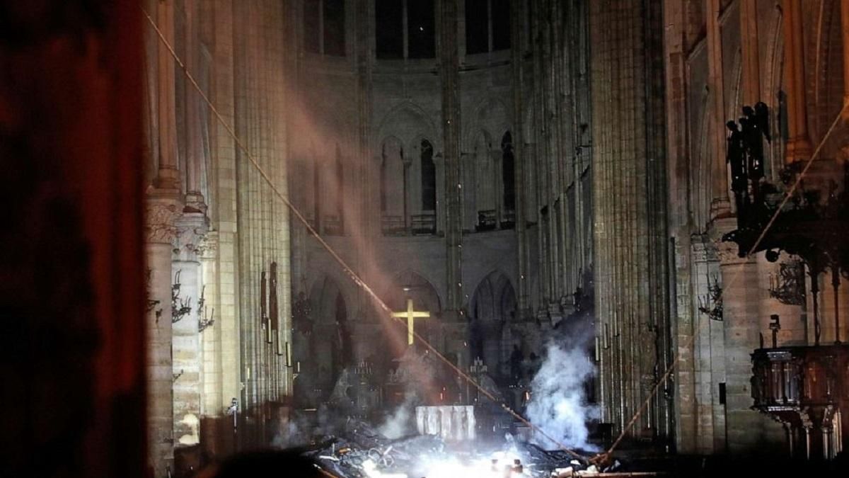 Пожар в Соборе Парижской Богоматери ликвидировали