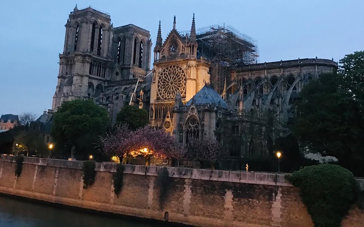 Як виглядає Собор Паризької Богоматері після пожежі: фото і відео