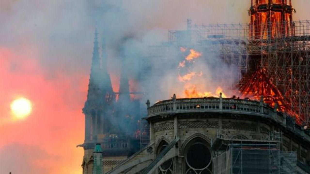 Удар для цілої нації: як реагують світові політики на пожежу у Нотр-Дамі Удар для цілої нації: як реагують світові політики на пожежу у Нотр-Дамі